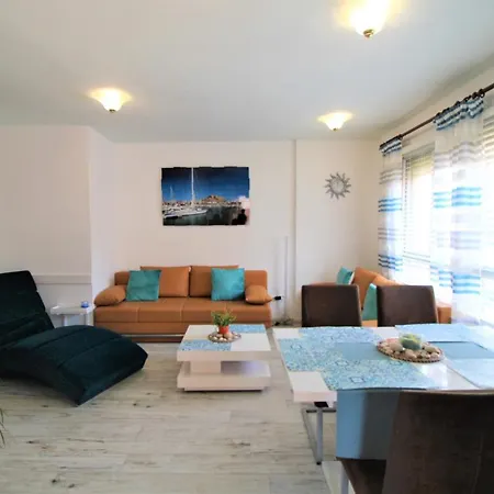 Grande Montemar - 2 Bathrooms, 10 Min To The Beach, Garage Apartment